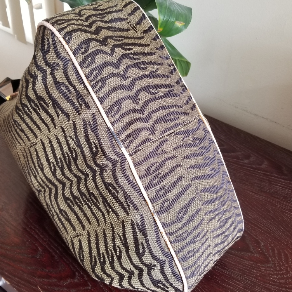Sale! New Fendi Rare Vintage Italy Roma 1925 Zebra bag - Picture 17 of 17